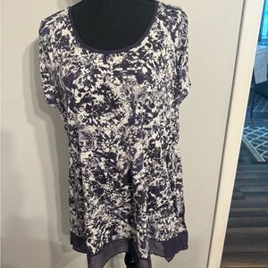 Simply Vera Vera Wang purple and white short sleeve top